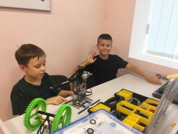 Kids & Robots, клуб робототехники